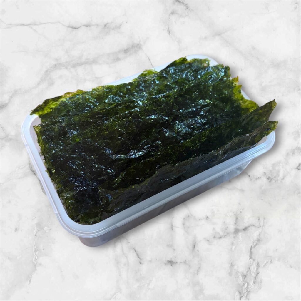 キンパ用の韓国海苔を自宅でカットした様子