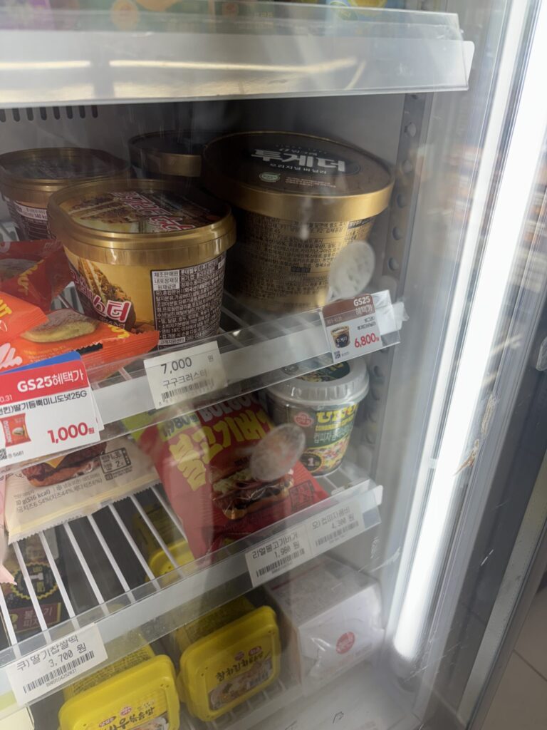 韓国のコンビニに並ぶ大きめサイズのアイスクリーム商品