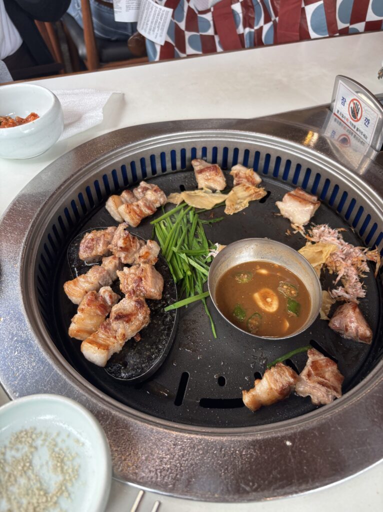 焼き上がったサムギョプサルのアップ写真