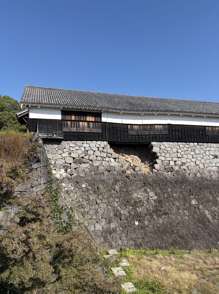 崩れた石垣写真